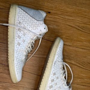 White Nike retro Jordan’s